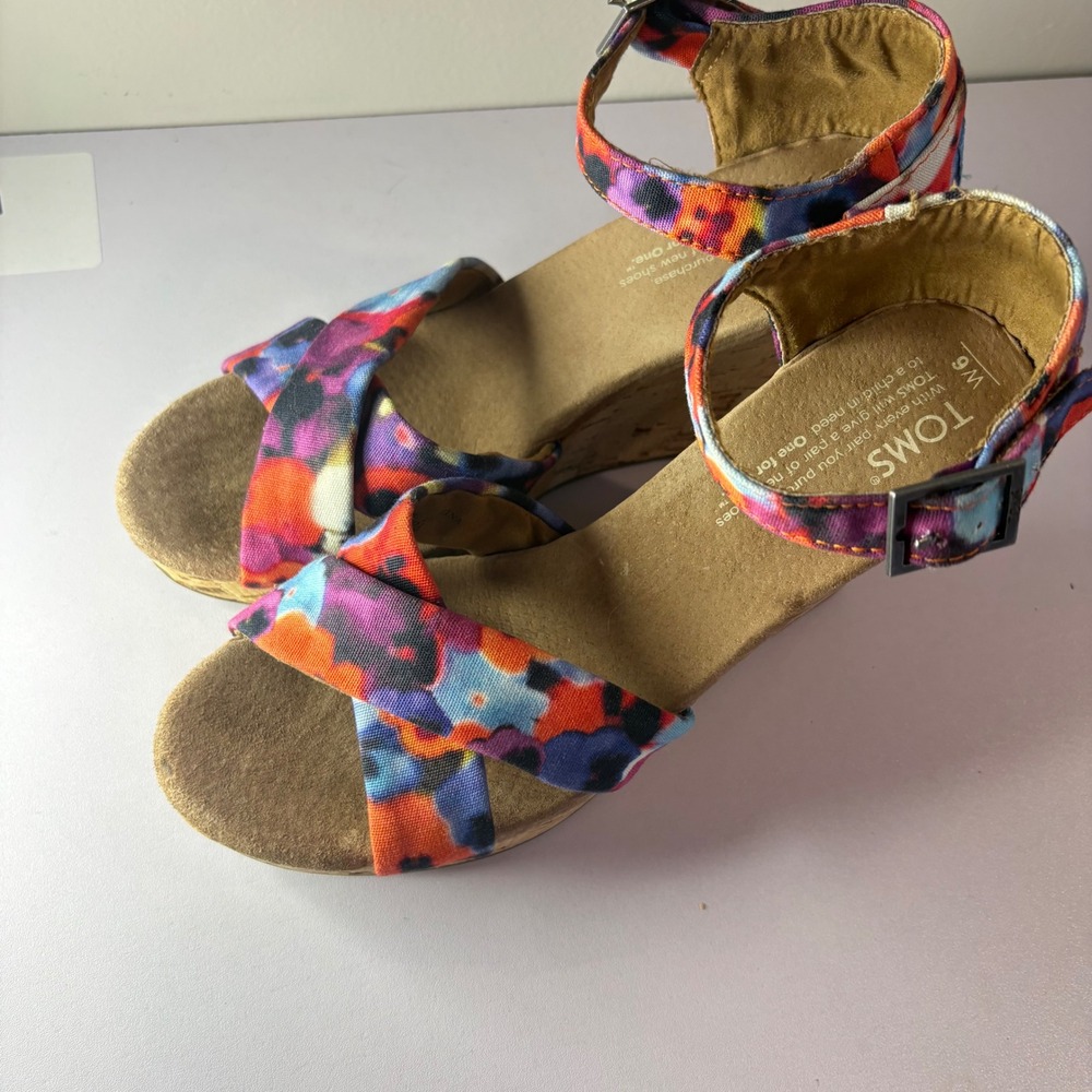 TOMS Size 6 Floral Canvas Cork Wedge Sandal Boho Summer Colorful Strappy Heel - Picture 12 of 13